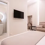 Madame Toledo Luxury