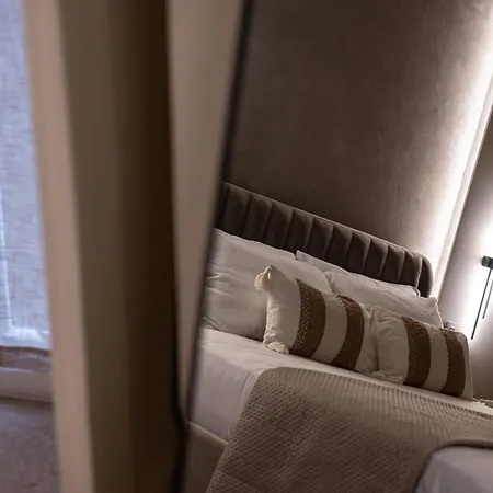 Madame Toledo Luxury 4* Neapol